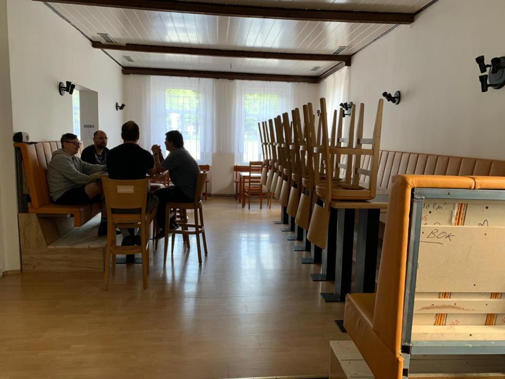 Pivovar Maly Janek - Restaurace, Penzion A Stany Jince Esterno foto