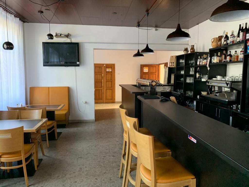 Pivovar Maly Janek - Restaurace, Penzion A Stany Jince Esterno foto